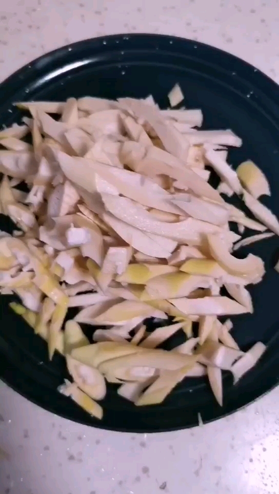 春筍炒香腸的做法-家常味炒菜譜