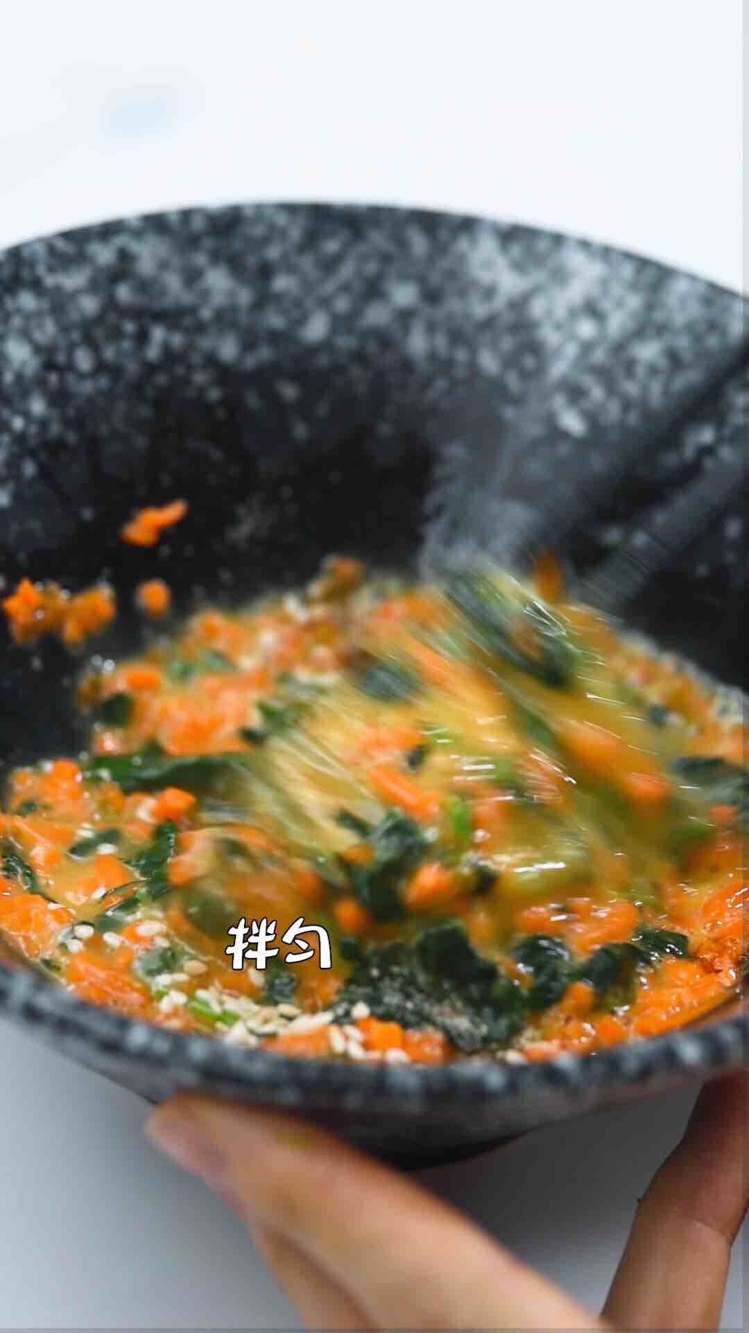 胡蘿卜菠菜蛋餅的做法-咸鮮味煎菜譜