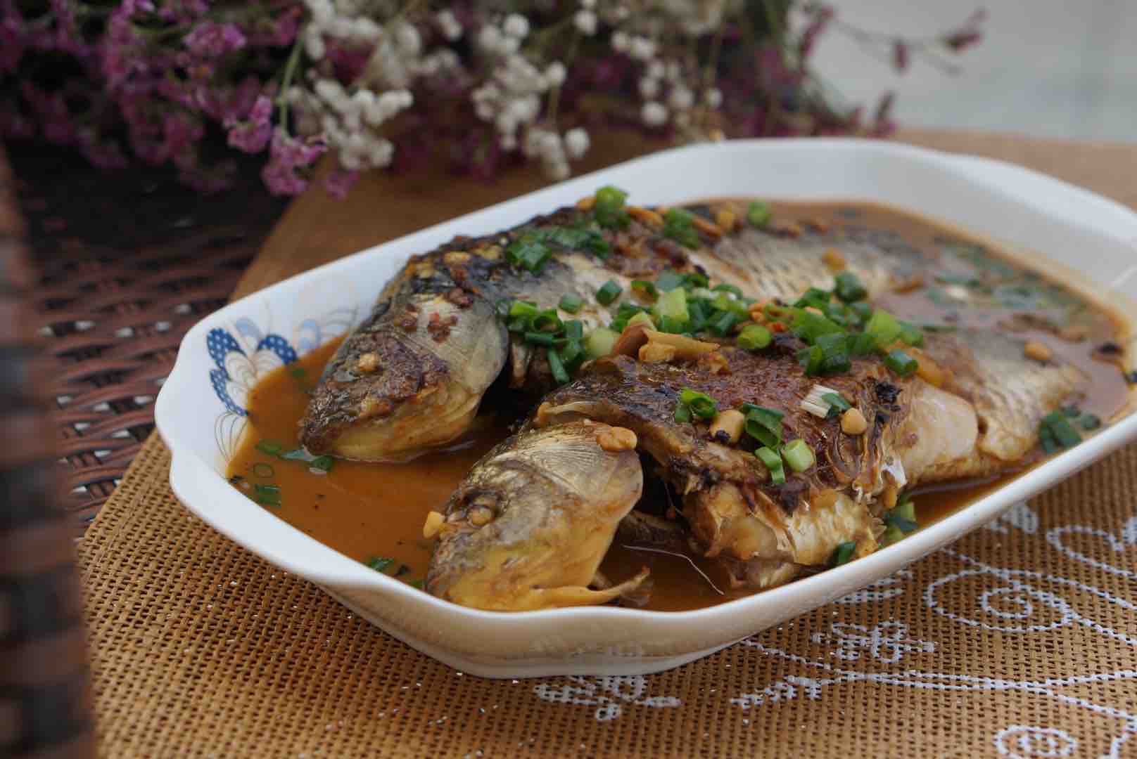 雙醬燒鯽魚的做法-家常味燒菜譜