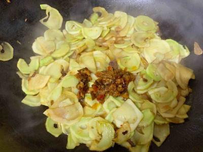 杏鮑菇蝦仁花蛤醬炒兒菜的做法-香辣味炒菜譜