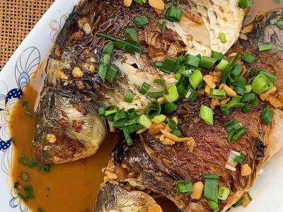 雙醬燒鯽魚的做法-家常味燒菜譜