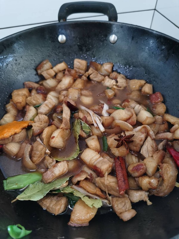 鹵蛋紅燒肉的做法-咸鮮味燜菜譜