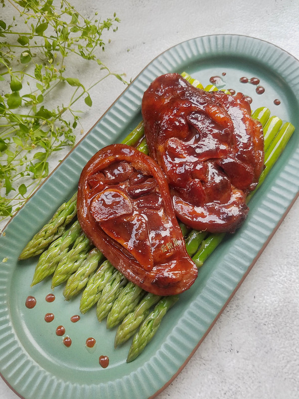 蘆筍腐乳豬肘的做法-家常味燉菜譜