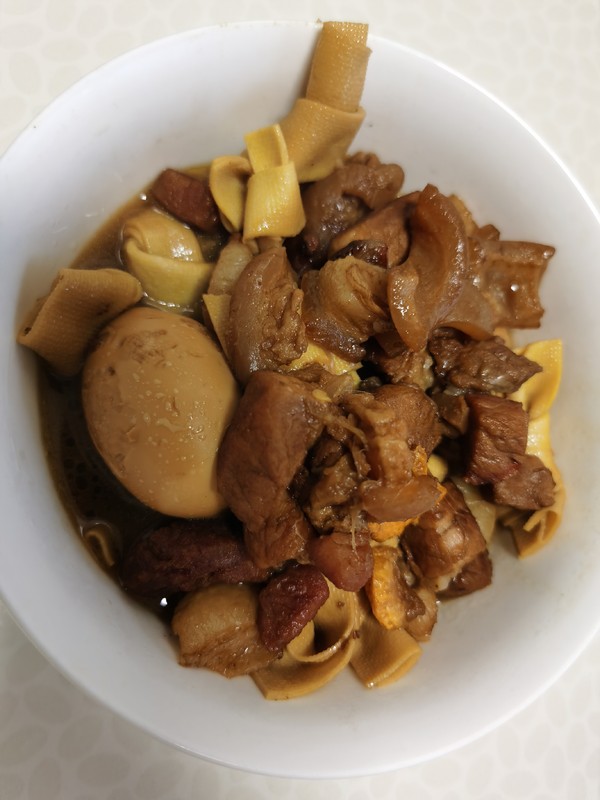 鹵蛋紅燒肉的做法-咸鮮味燜菜譜