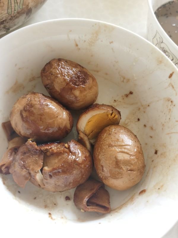 鹵蛋紅燒肉的做法-咸鮮味燜菜譜