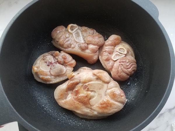 蘆筍腐乳豬肘的做法-家常味燉菜譜