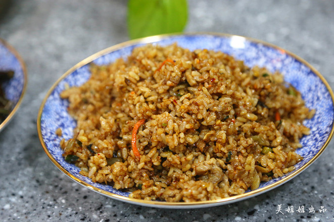 臘肉炒蕨菜的做法-香辣味炒菜譜