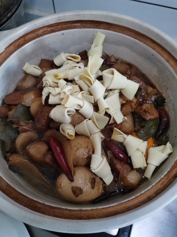 鹵蛋紅燒肉的做法-咸鮮味燜菜譜