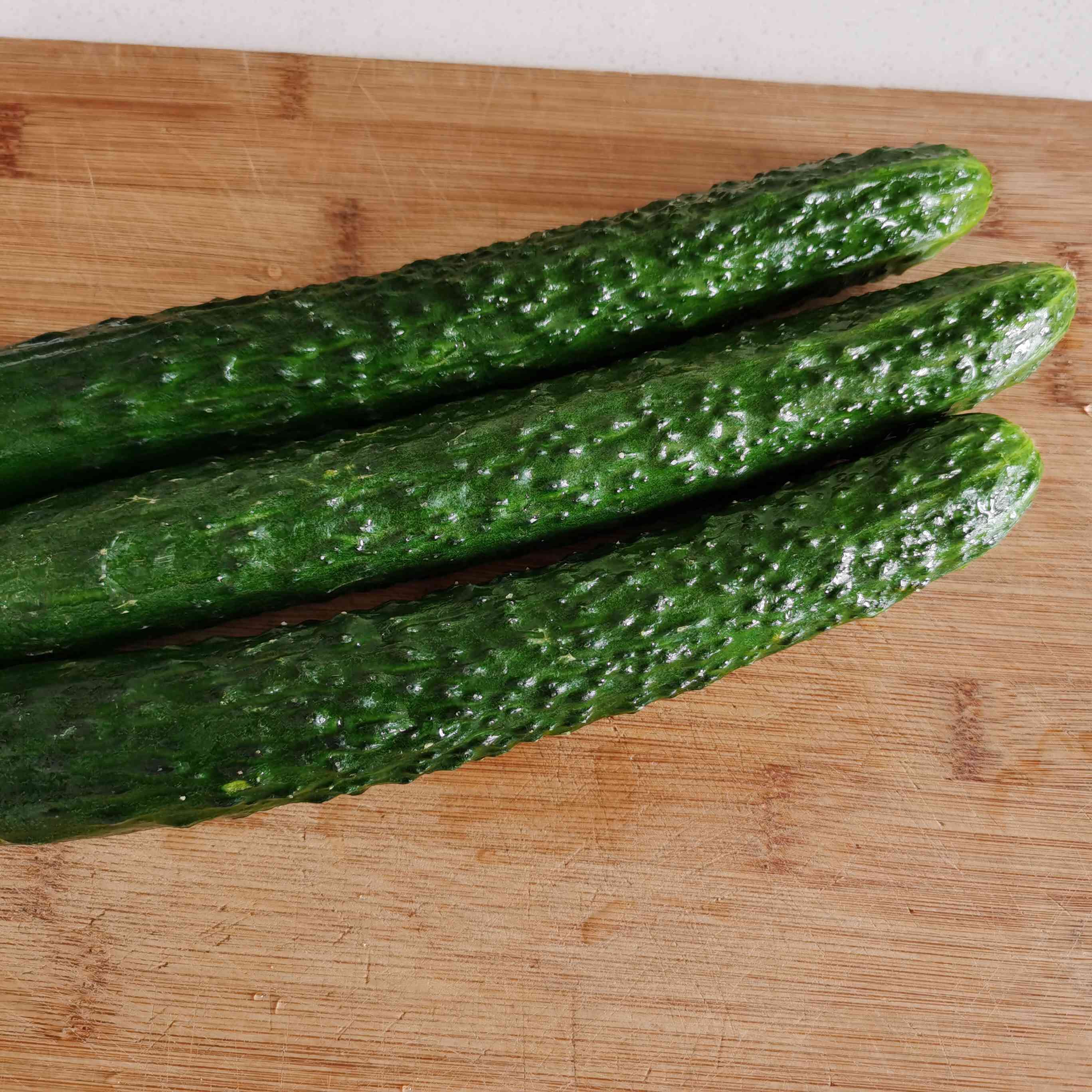 超級(jí)好吃的涼拌黃瓜的做法-家常味拌菜譜