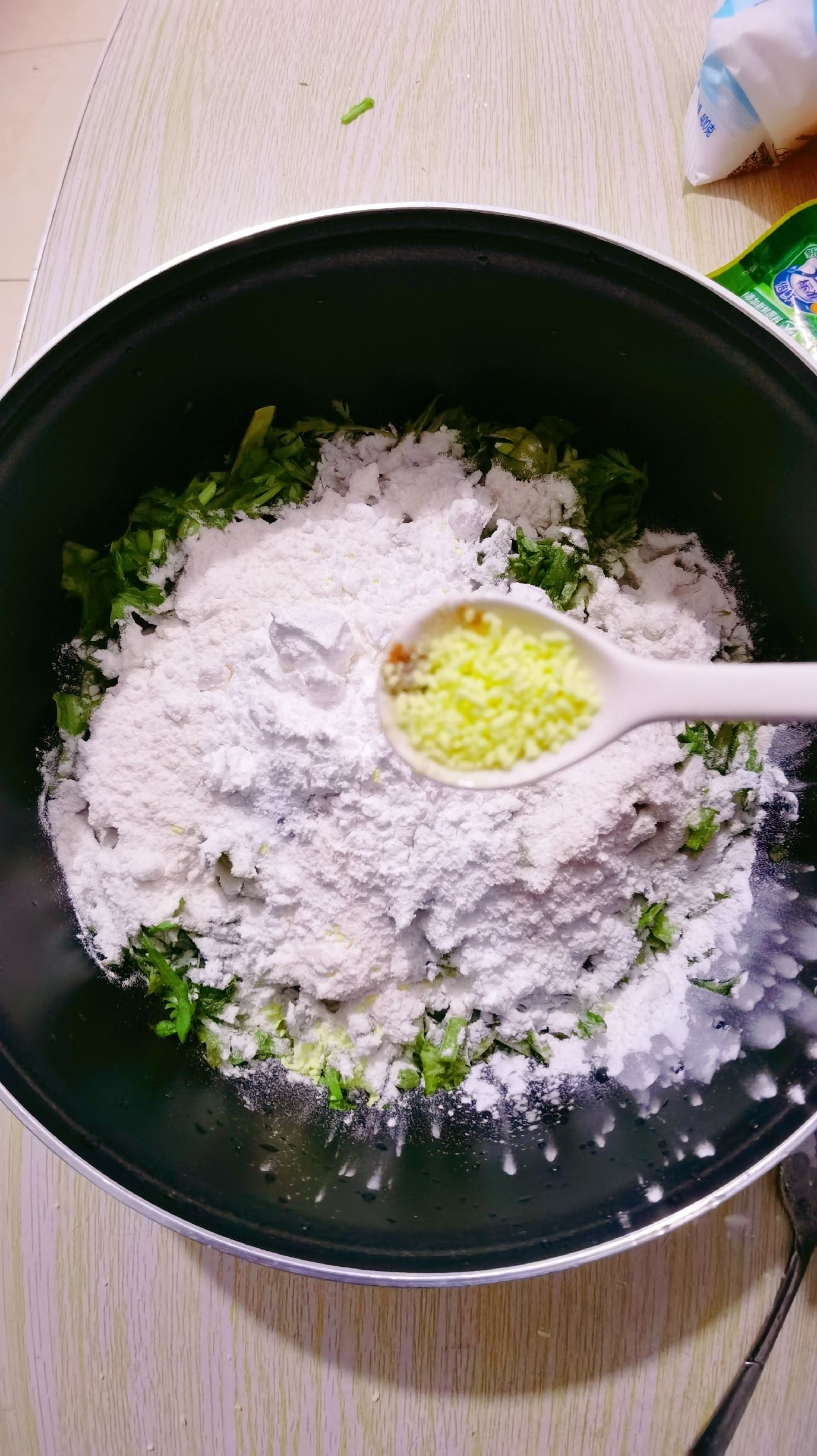 茼蒿丸子的做法-其它口味炸菜譜