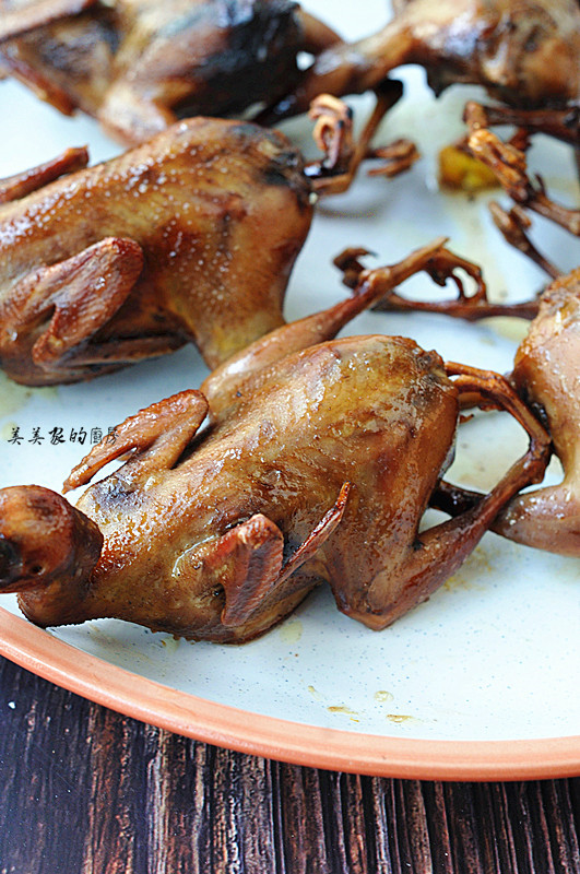 皮薄多汁的烤鵪鶉的做法-家常味烤菜譜