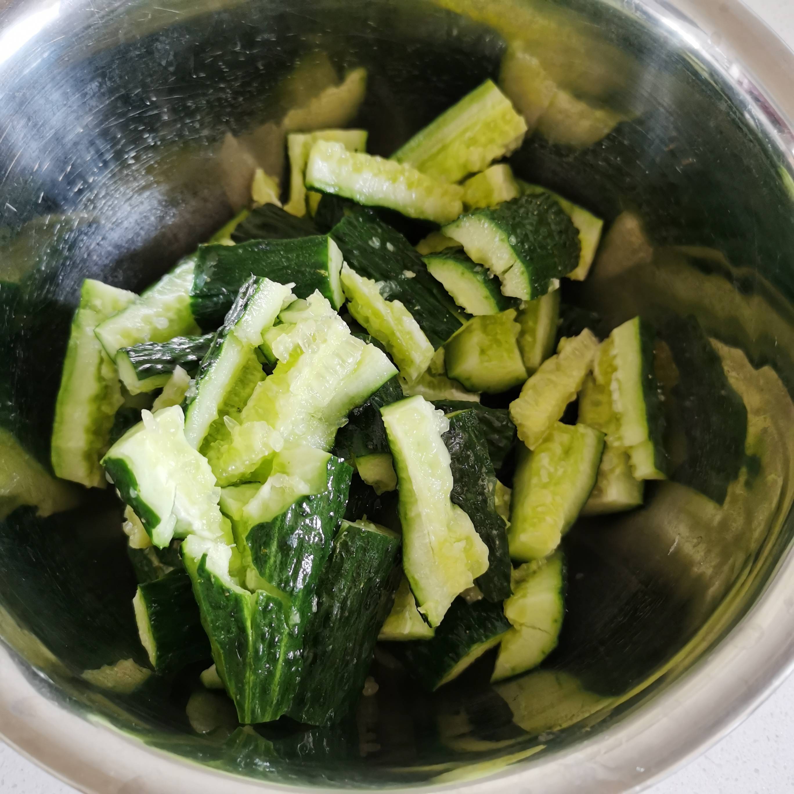 超級(jí)好吃的涼拌黃瓜的做法-家常味拌菜譜