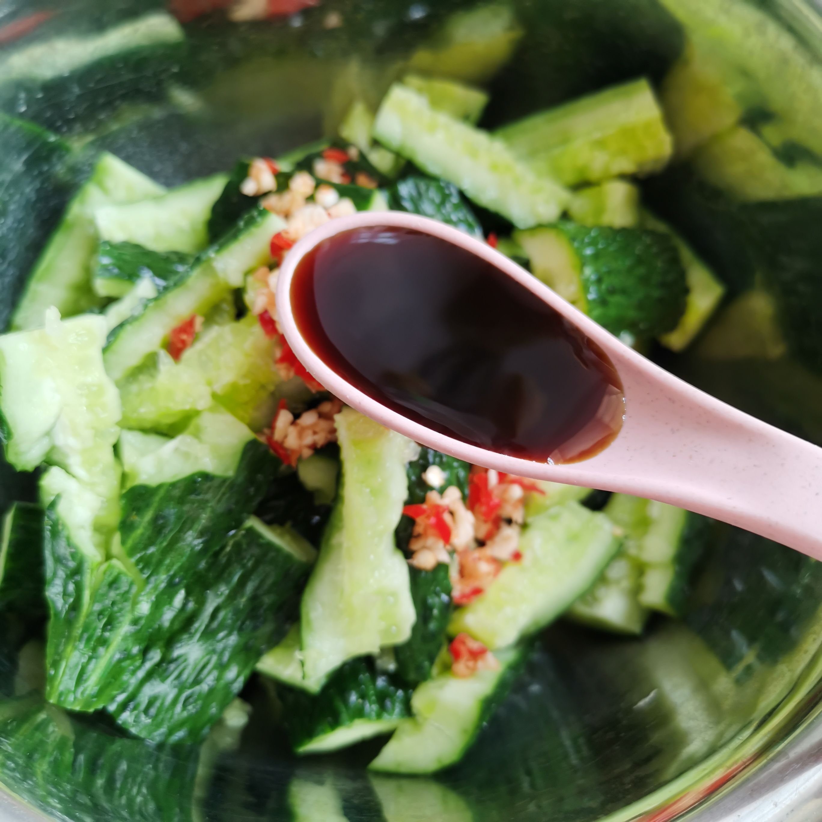 超級(jí)好吃的涼拌黃瓜的做法-家常味拌菜譜