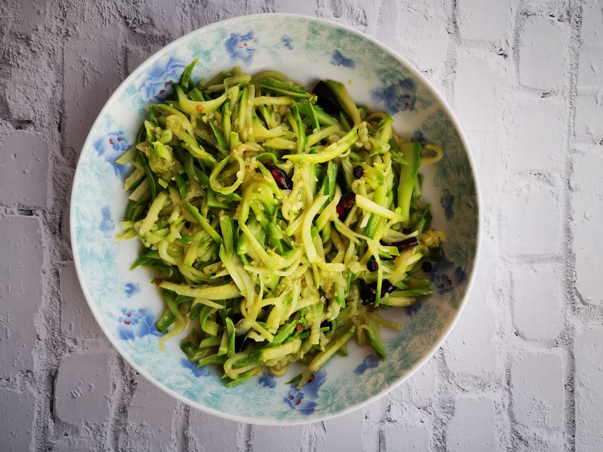 炒西葫蘆的做法-家常味炒菜譜-易網(wǎng)健康養(yǎng)生網(wǎng) 炒西葫蘆的做法-家常味炒菜譜