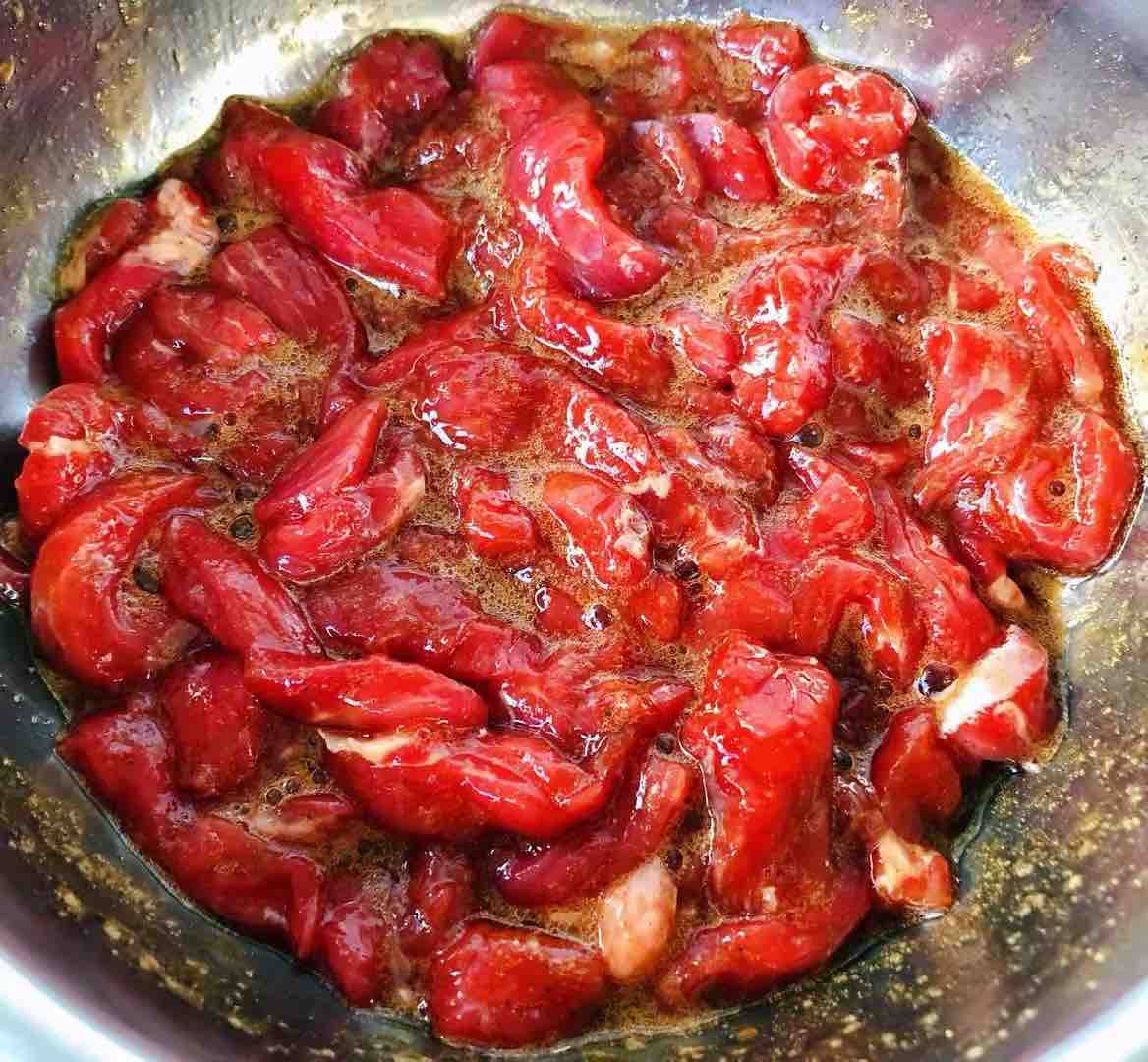 香酥牛肉炒芹菜的做法-香辣味炒菜譜