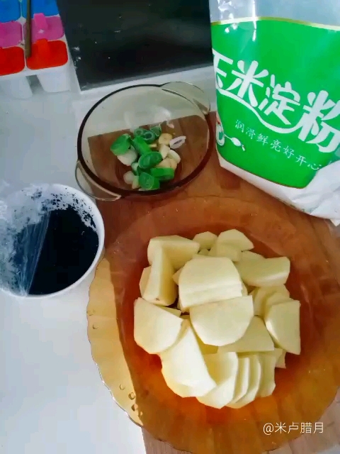 黑芝麻土豆片的做法-咸鮮味炒菜譜
