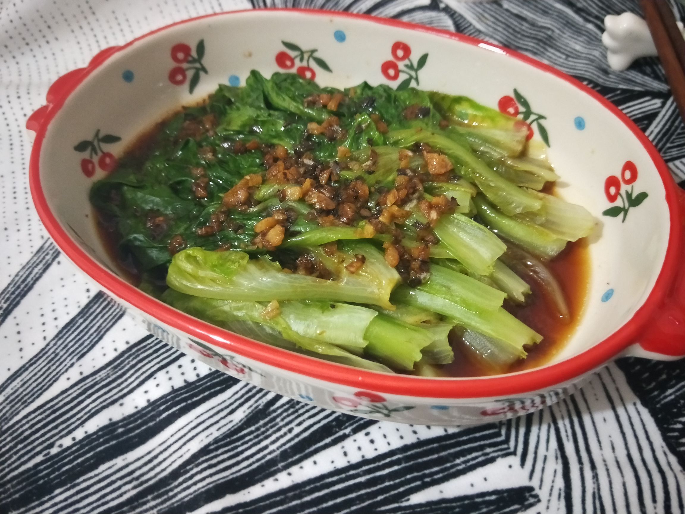 蒜香蠔油生菜的做法-咸鮮味煮菜譜-易網(wǎng)健康養(yǎng)生網(wǎng) 蒜香蠔油生菜的做法-咸鮮味煮菜譜