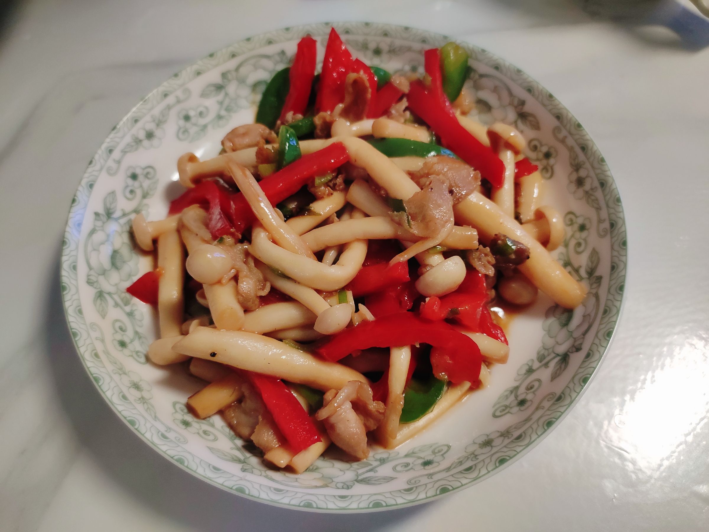 彩椒炒白玉菇的做法-咸鮮味炒菜譜