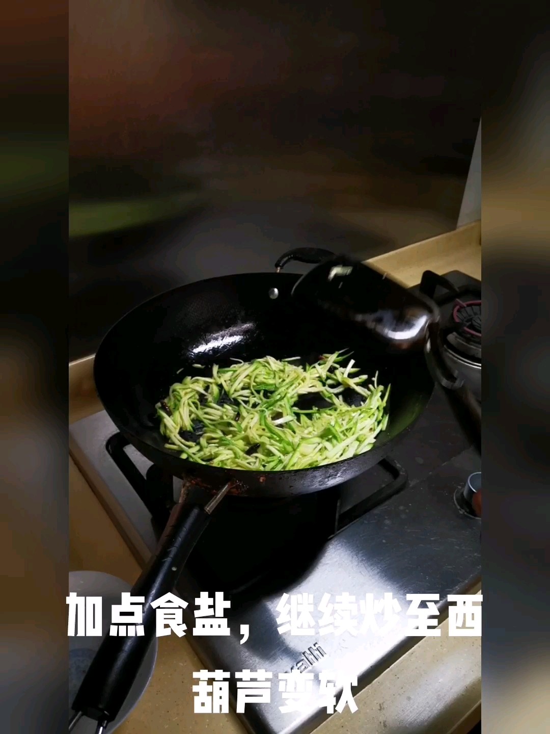 炒西葫蘆的做法-家常味炒菜譜-易網(wǎng)健康養(yǎng)生網(wǎng) 炒西葫蘆的做法-家常味炒菜譜