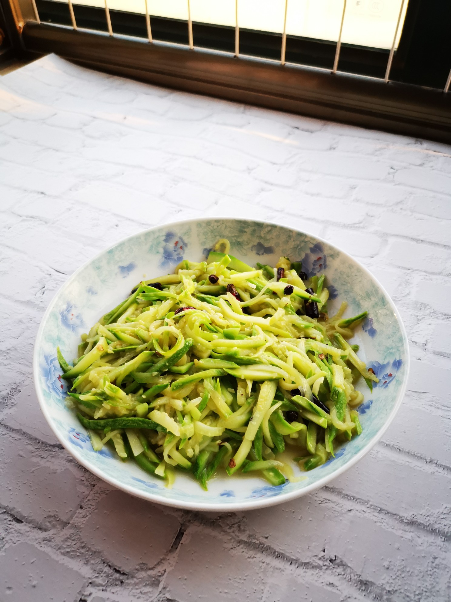 炒西葫蘆的做法-家常味炒菜譜-易網(wǎng)健康養(yǎng)生網(wǎng) 炒西葫蘆的做法-家常味炒菜譜