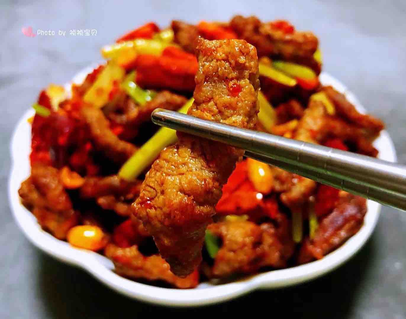 香酥牛肉炒芹菜的做法-香辣味炒菜譜