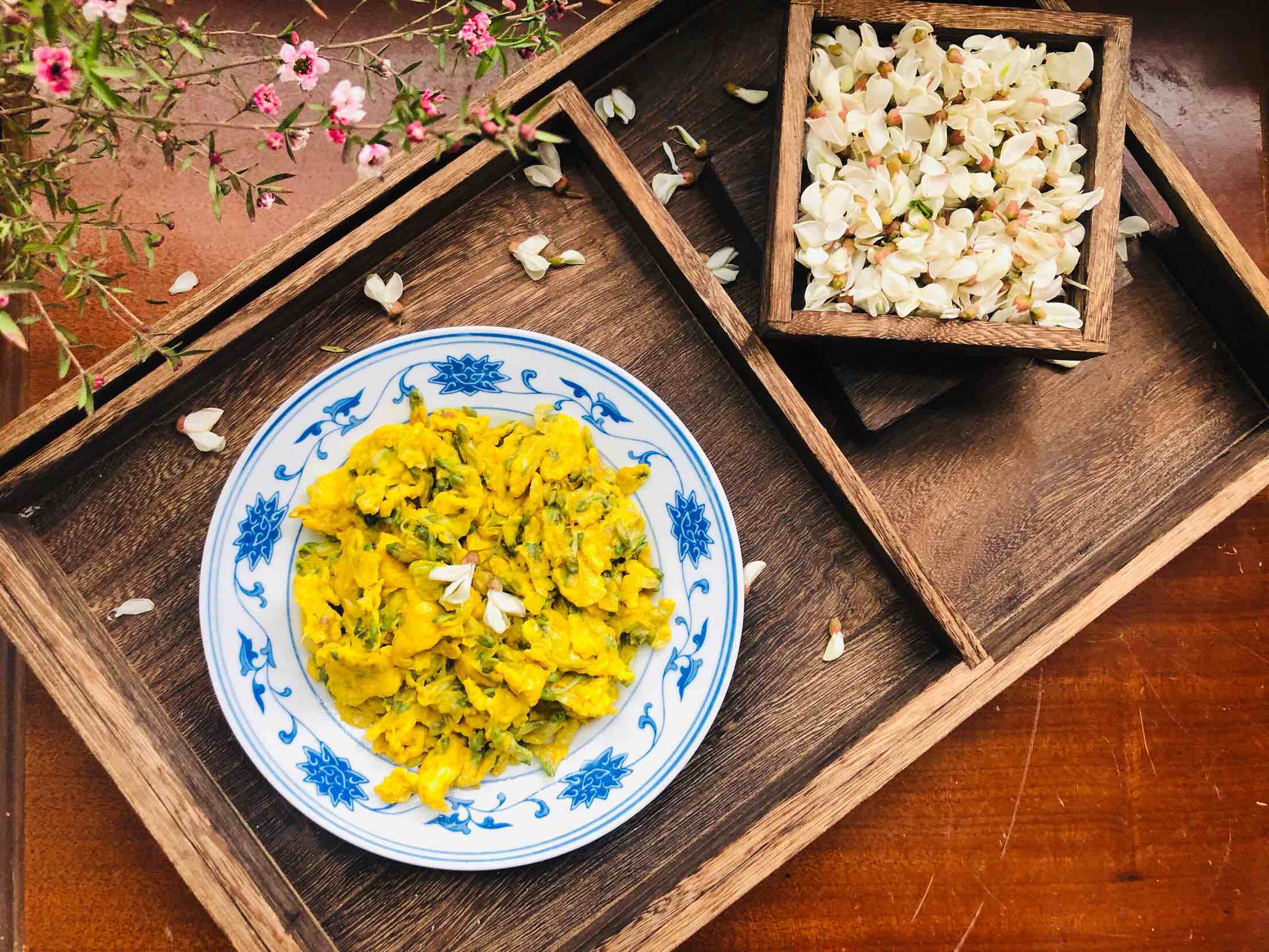 槐花炒雞蛋的做法-家常味炒菜譜