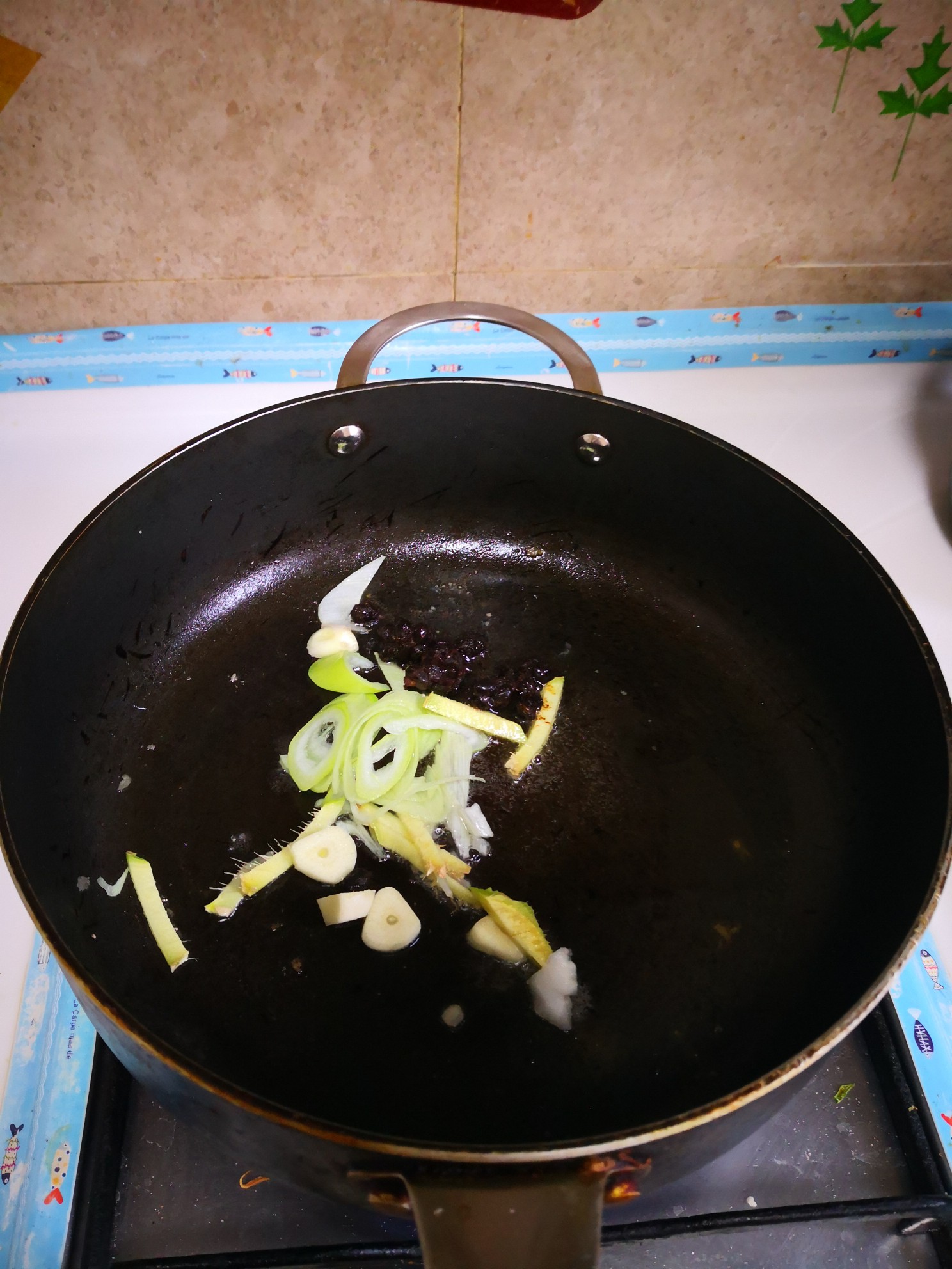 豆豉炒白菜片木耳的做法-家常味炒菜譜-易網健康養生網 豆豉炒白菜片木耳的做法-家常味炒菜譜