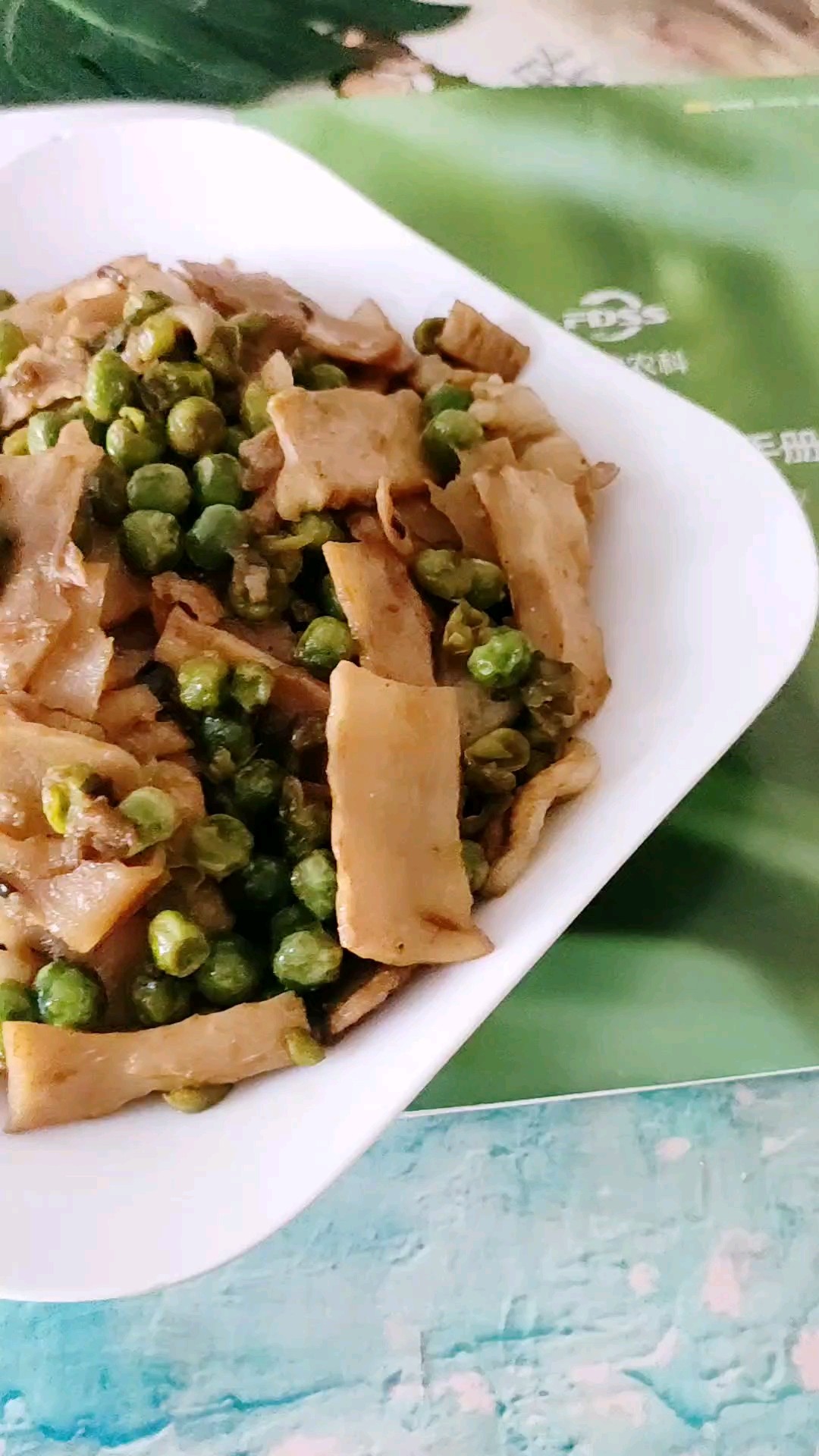 青豆筍片炒肉的做法-咸鮮味炒菜譜