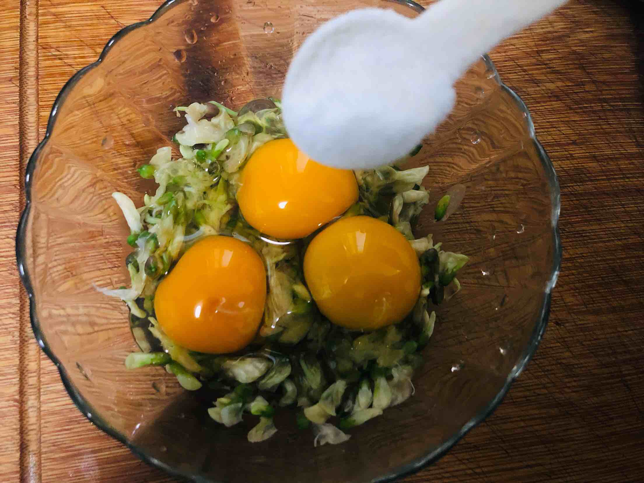 槐花炒雞蛋的做法-家常味炒菜譜