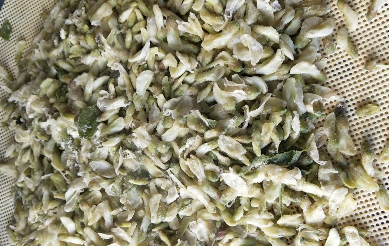 蒸槐花的做法-家常味蒸菜譜