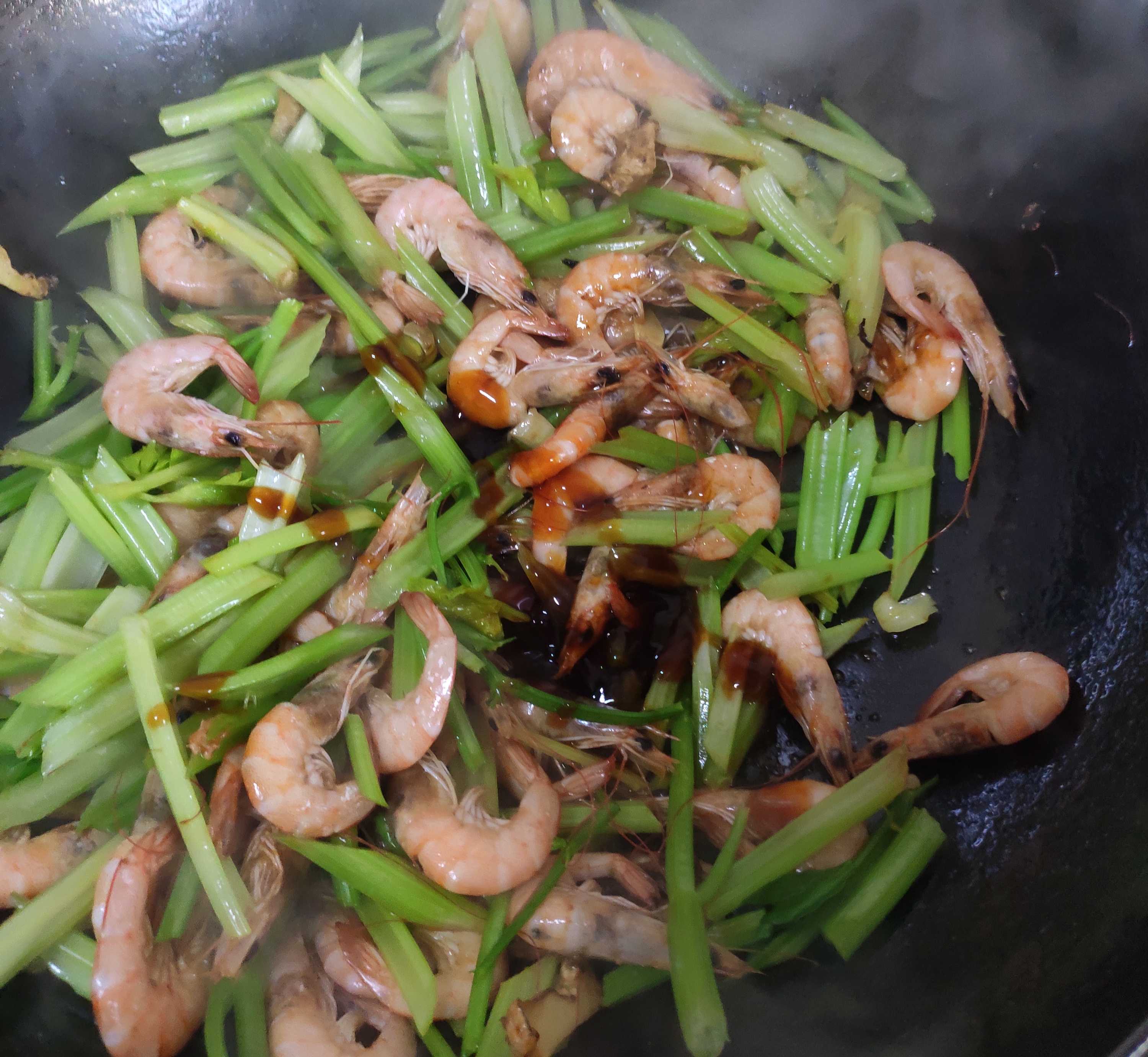 芹菜小河蝦的做法-咸鮮味炒菜譜