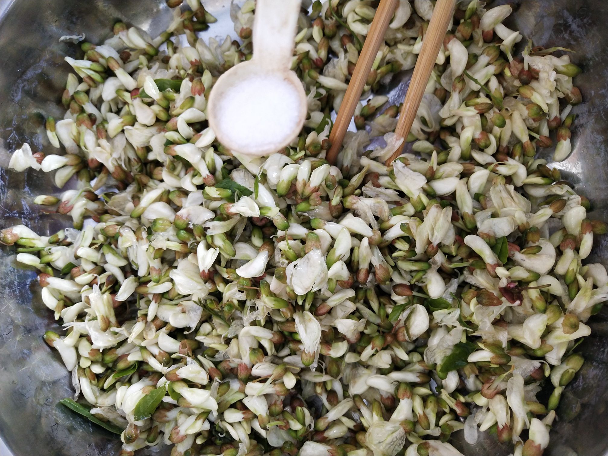 蒸槐花的做法-家常味蒸菜譜