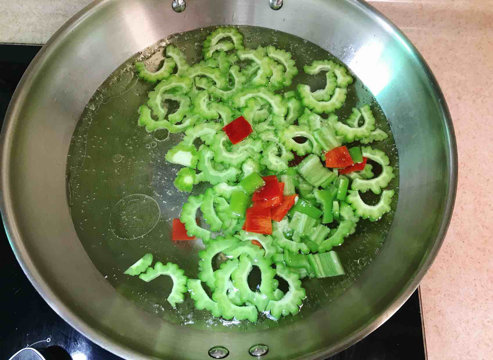 爽口苦瓜的做法-家常味拌菜譜