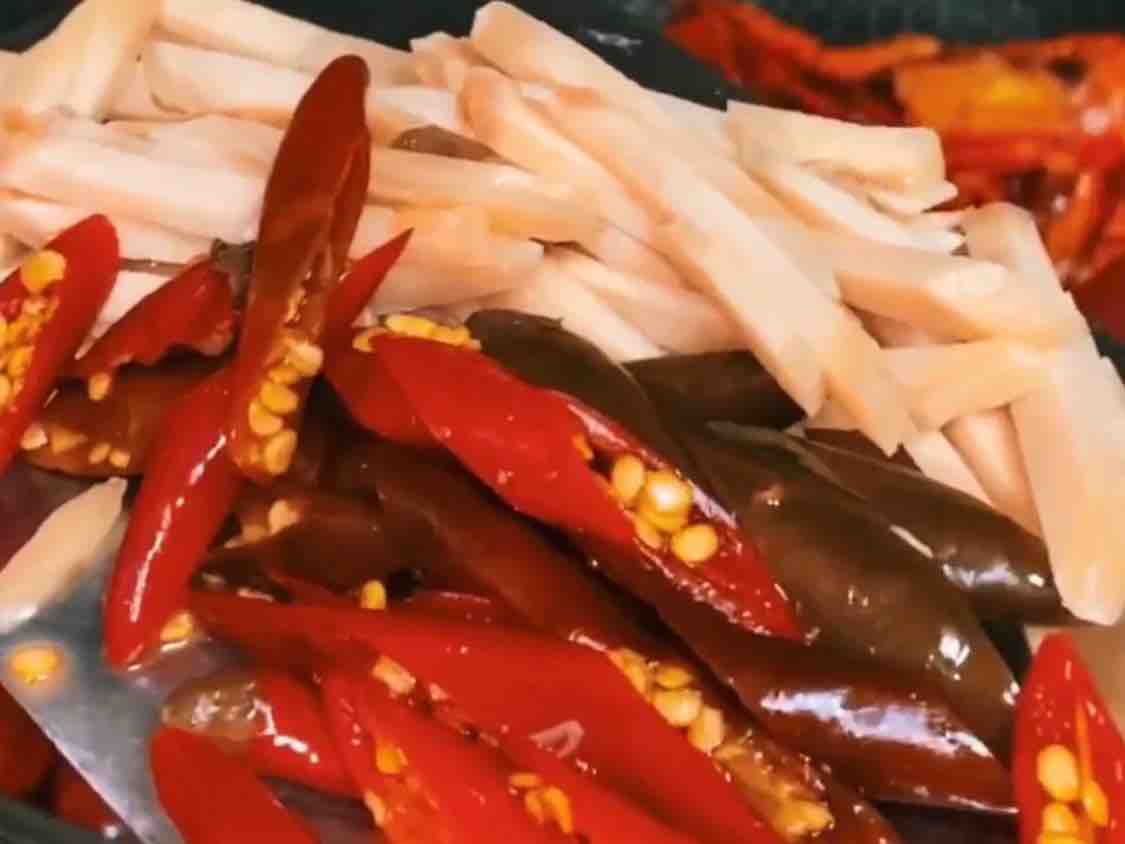 魚香小龍蝦，解鎖超簡單做法！的做法-酸辣味炒菜譜