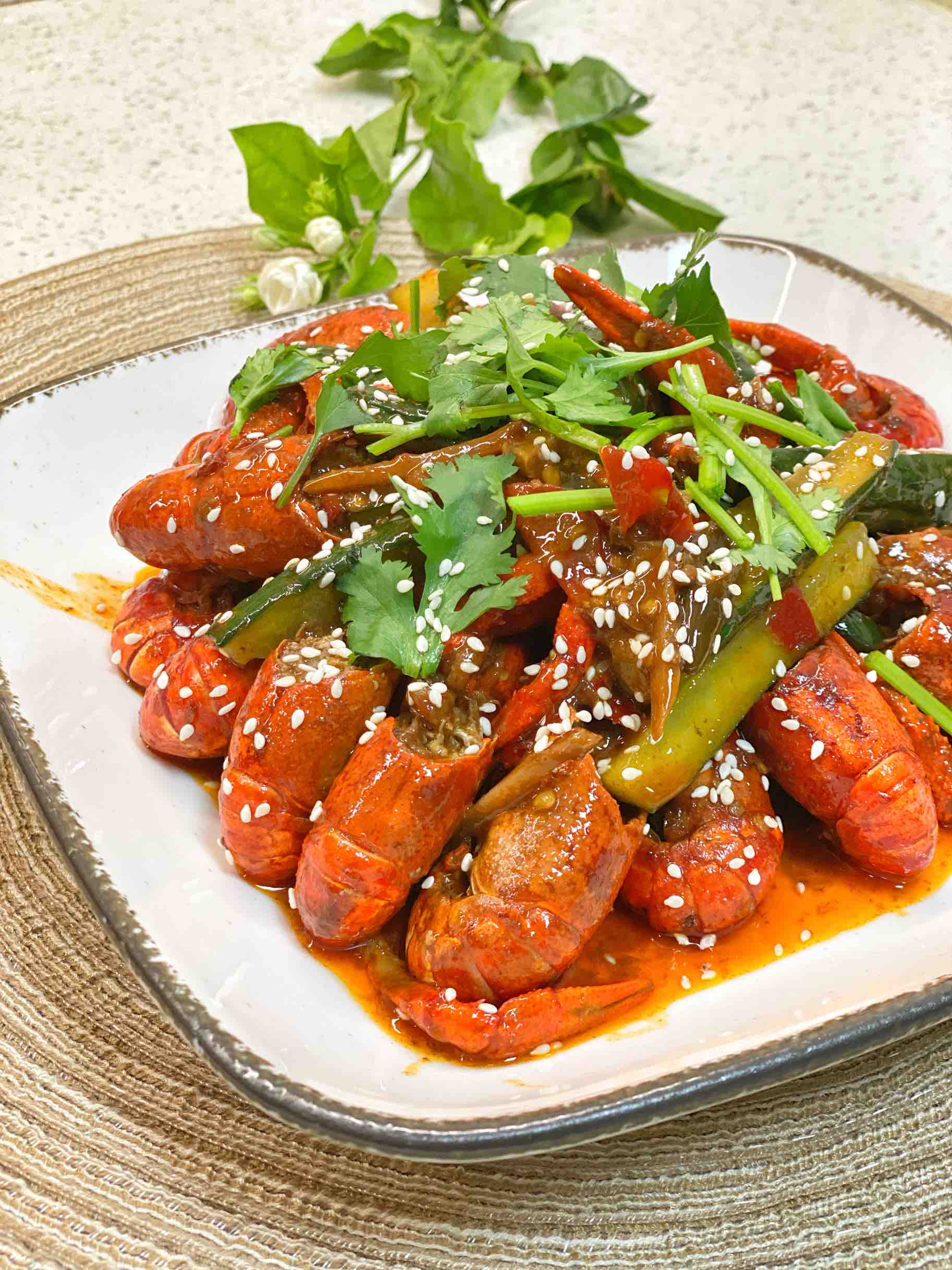 魚香小龍蝦，解鎖超簡單做法！的做法-酸辣味炒菜譜