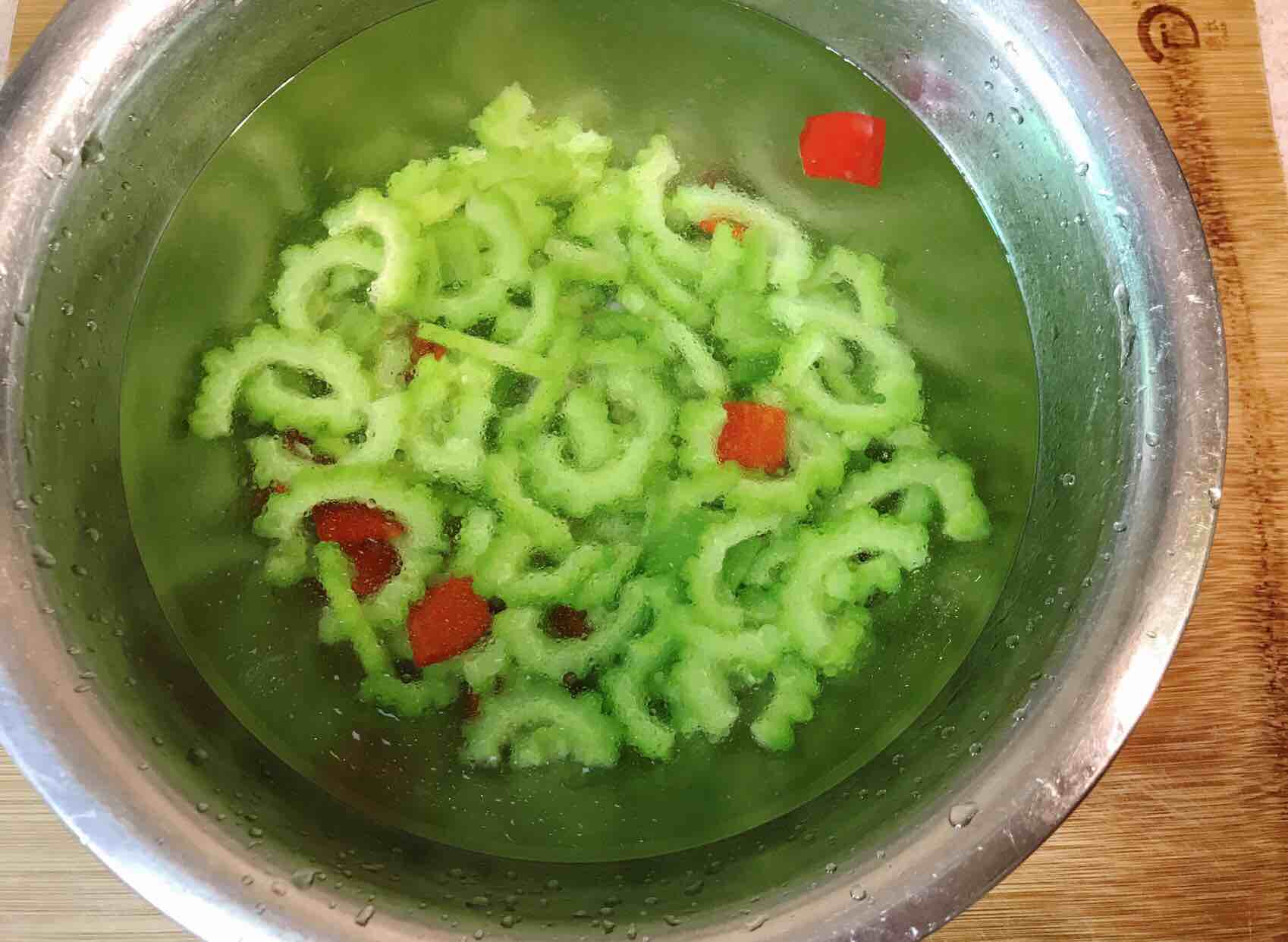 爽口苦瓜的做法-家常味拌菜譜