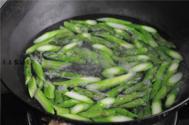 蘆筍炒煮雞蛋的做法-家常味炒菜譜