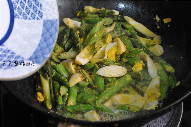 蘆筍炒煮雞蛋的做法-家常味炒菜譜