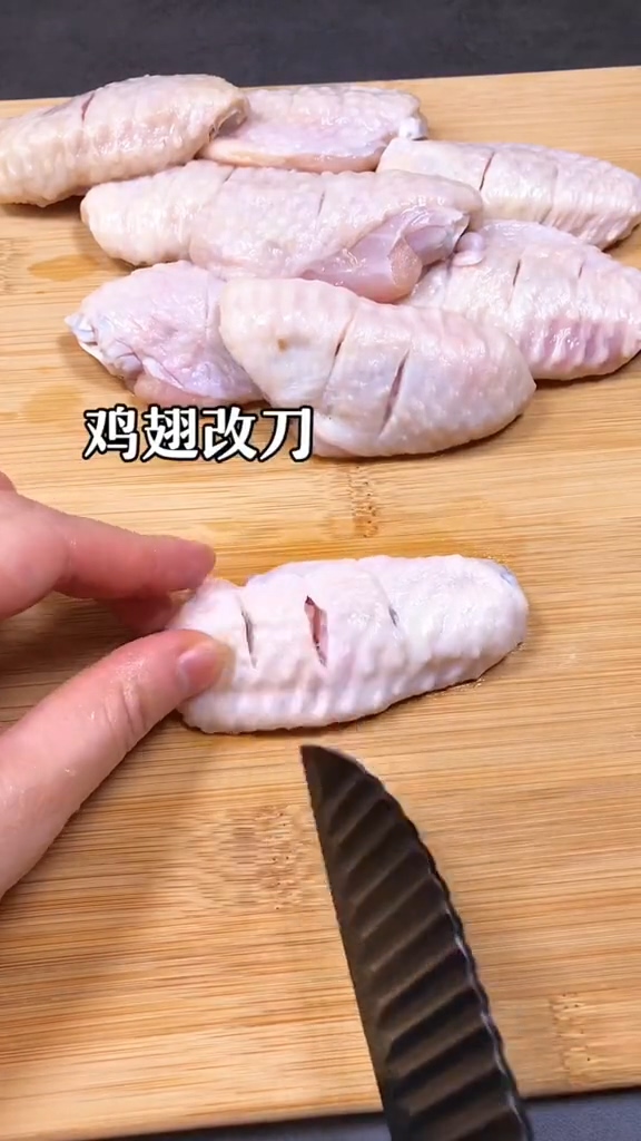 三汁雞翅燜鍋的做法-咸鮮味燜菜譜