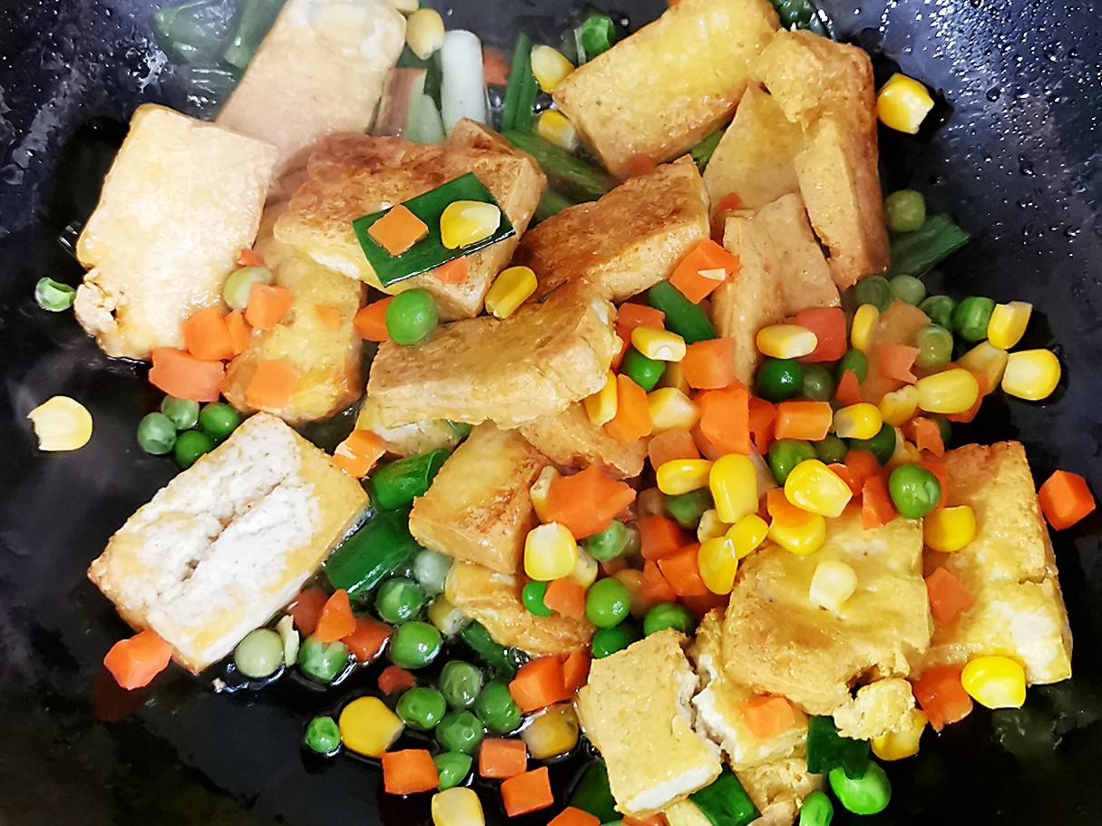 豆腐炒香腸的做法-咸鮮味炒菜譜-易網健康養生網 豆腐炒香腸的做法-咸鮮味炒菜譜