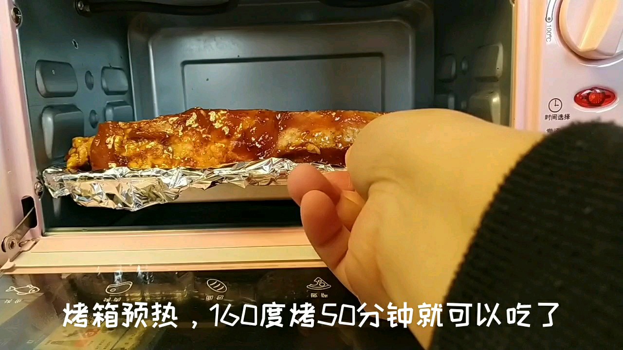 好吃的川味烤排骨來了，調制好味道的腌料，請看這里呦！的做法-香辣味烤菜譜