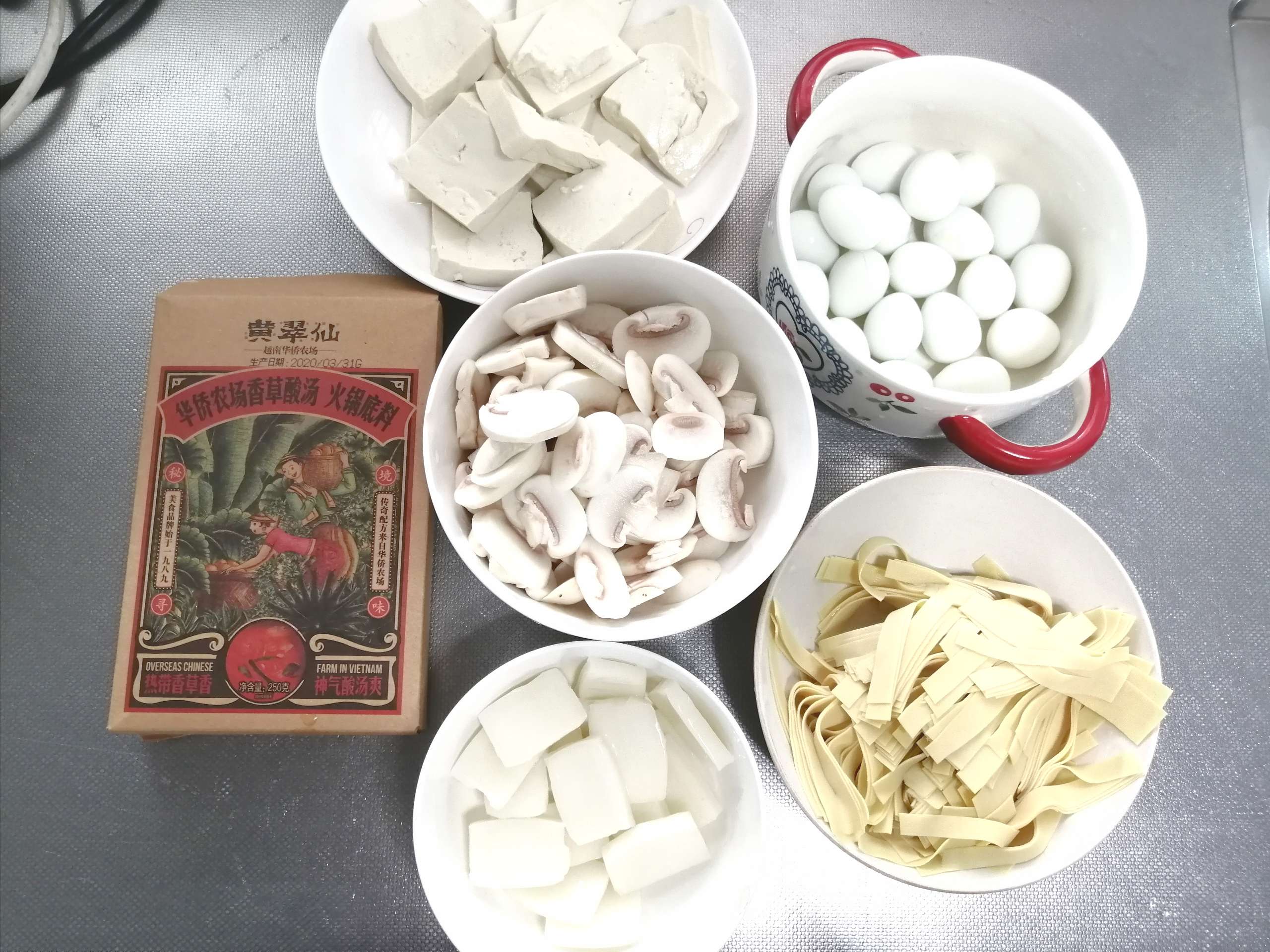 三鮮酸湯煲的做法-酸辣味煮菜譜