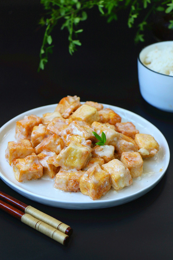 奶爆豆腐的做法-奶香味爆菜譜