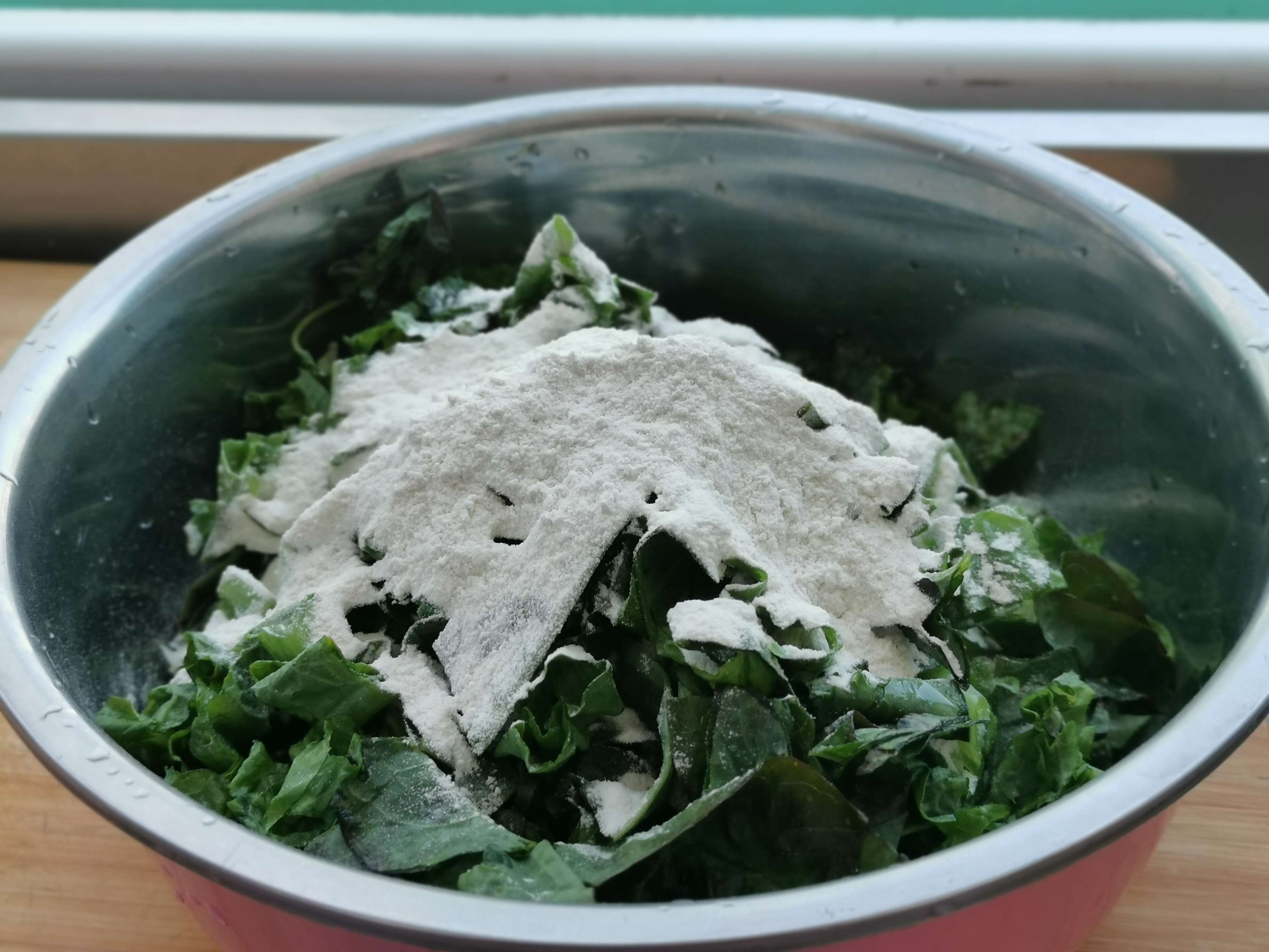 老干媽萵筍葉撥爛子的做法-香辣味蒸菜譜