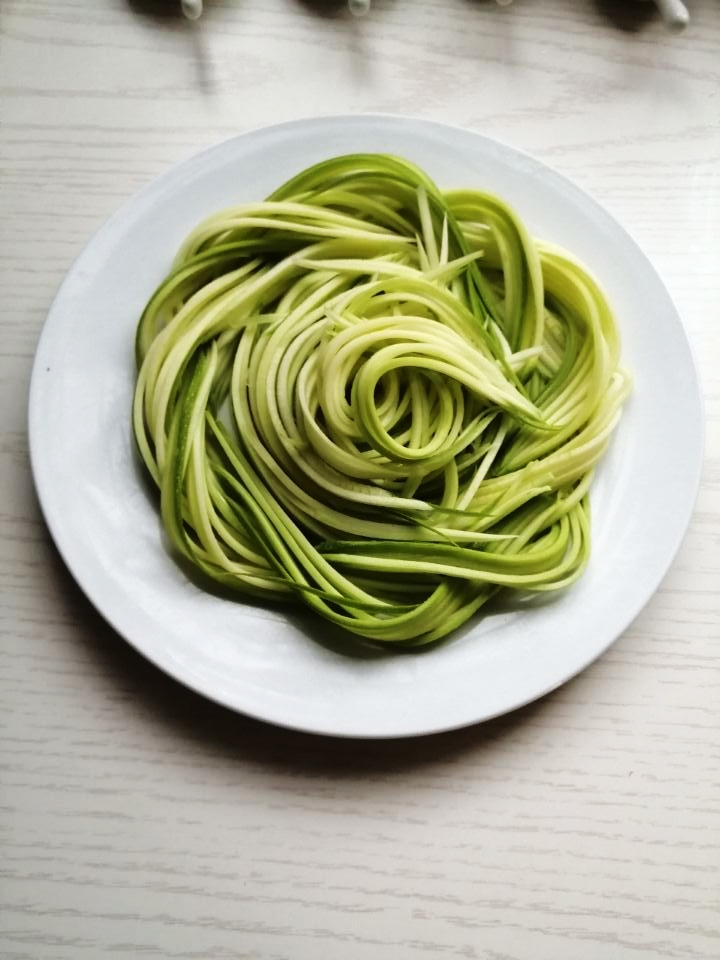 涼拌西葫蘆的做法-咸鮮味拌菜譜