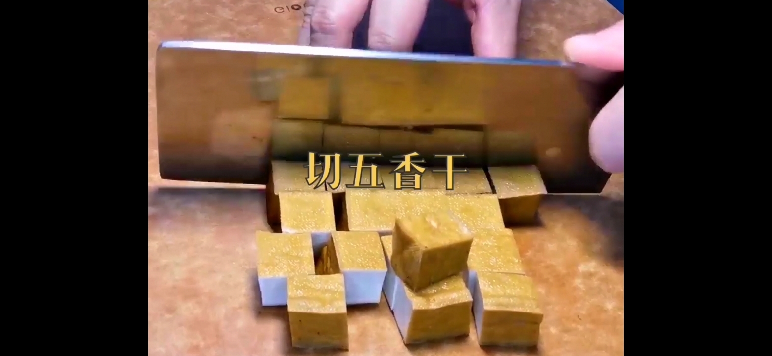 韭花炒五香干的做法-家常味炒菜譜-易網(wǎng)<a href=http://www.gyfww.com/ target=_blank class=infotextkey>健康養(yǎng)生</a>網(wǎng) 韭花炒五香干的做法-家常味炒菜譜