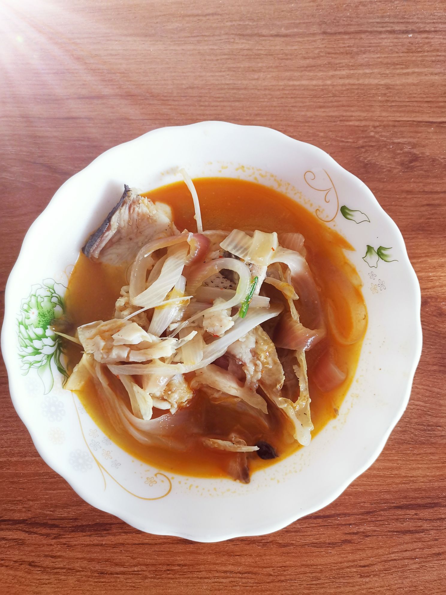 洋蔥燉花鰱的做法-家常味煮菜譜-易網健康養生網 洋蔥燉花鰱的做法-家常味煮菜譜