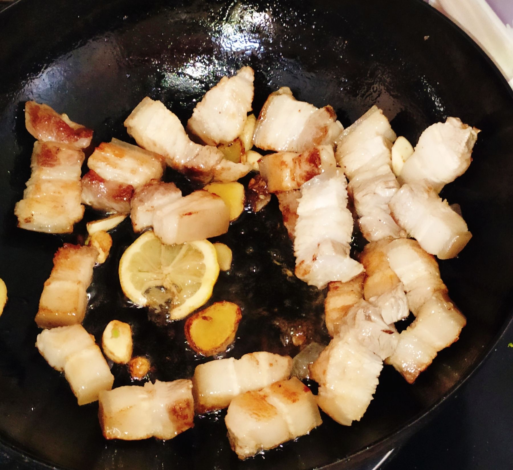 紅燒肉燉海帶的做法-咸鮮味燉菜譜