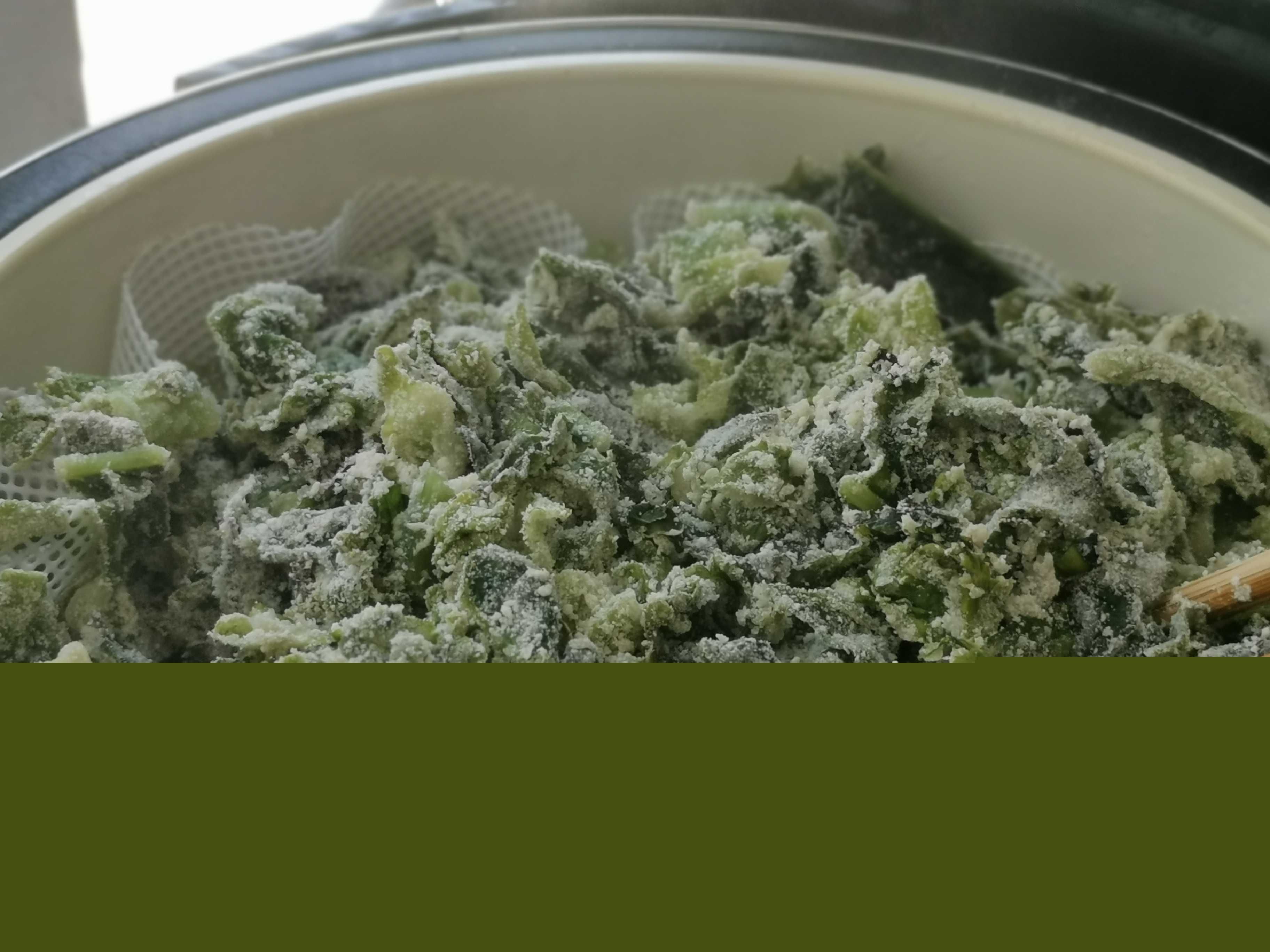 老干媽萵筍葉撥爛子的做法-香辣味蒸菜譜