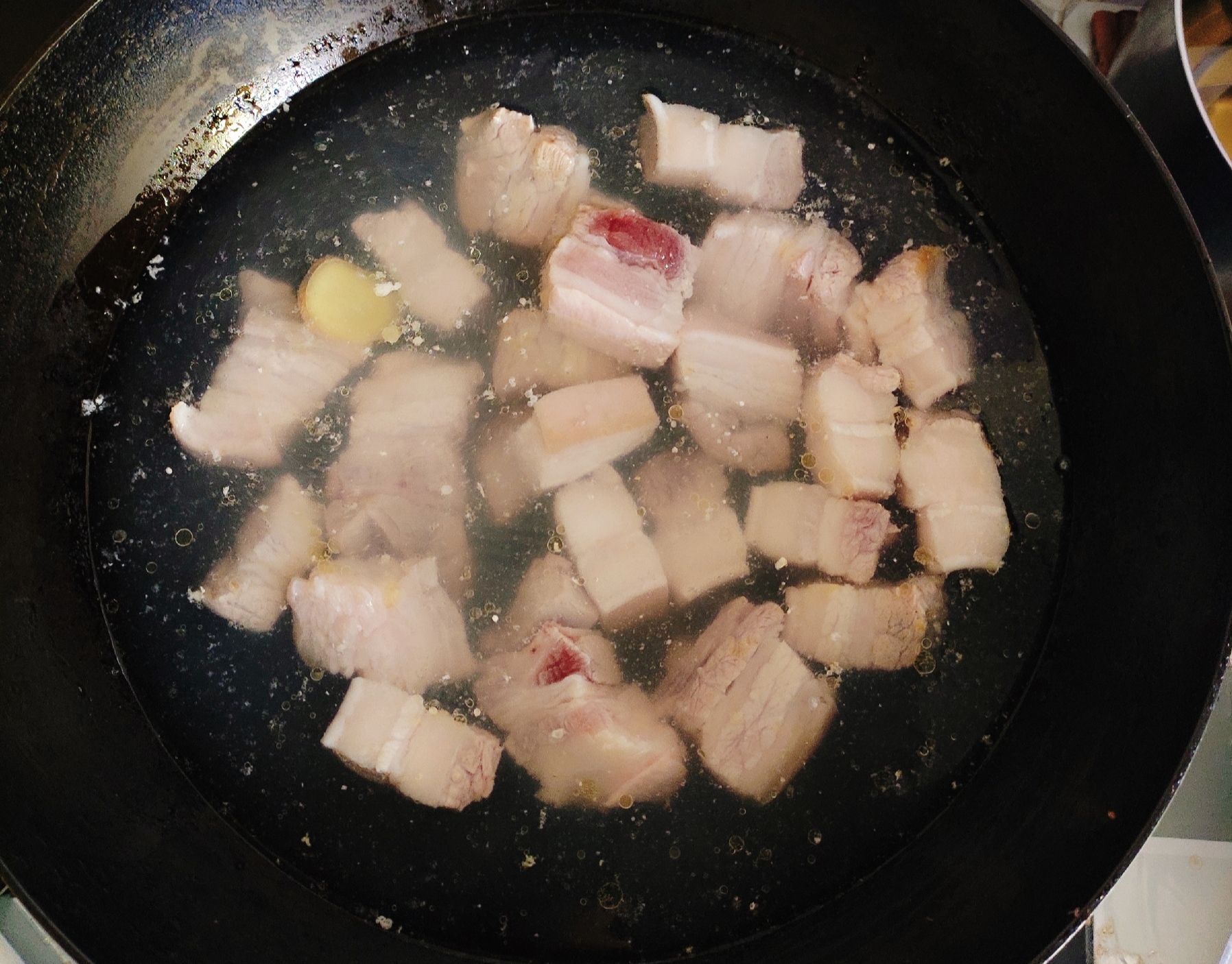 紅燒肉燉海帶的做法-咸鮮味燉菜譜